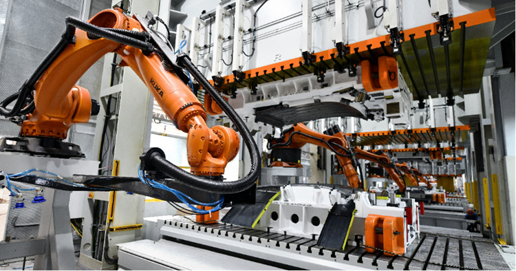 金康智能工厂冲压车间的机器人